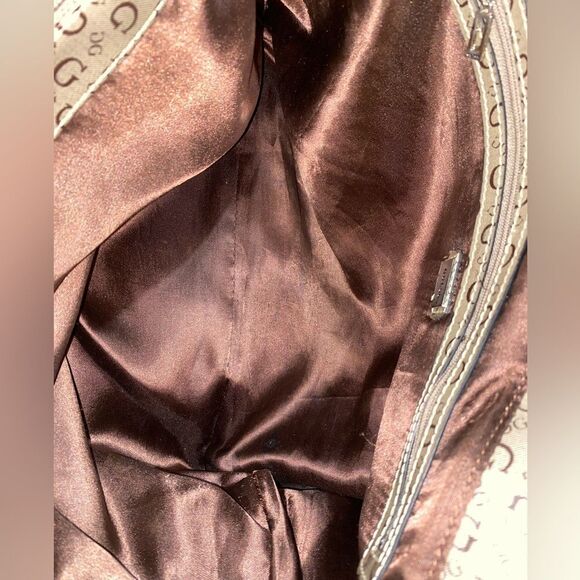 LARGE GUESS VINTAGE AND RARE SHOULDER PURSE - Picture 7 of 8